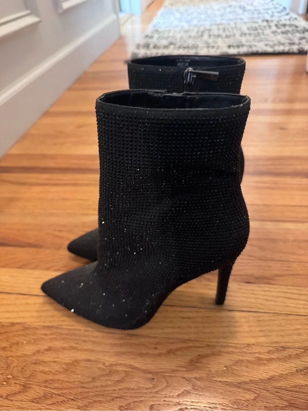 Jessica Simpson sleek black